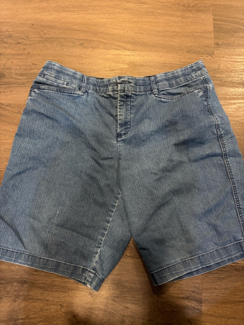 Indigo Men's Elastic Waist Denim Shorts in Dark and Light Blue